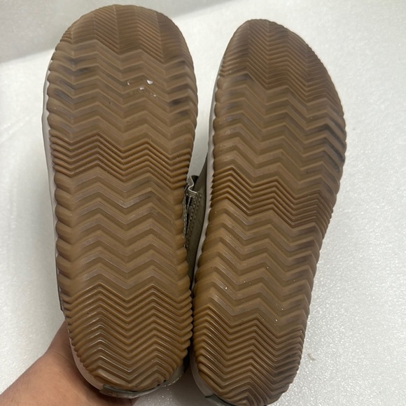 Sorel Stylish Olive Sandals size 8.5 comfy summer main image 9